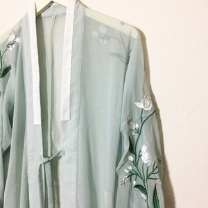 VTG? Kimono Sheer Celadon Green Floral Embroidery